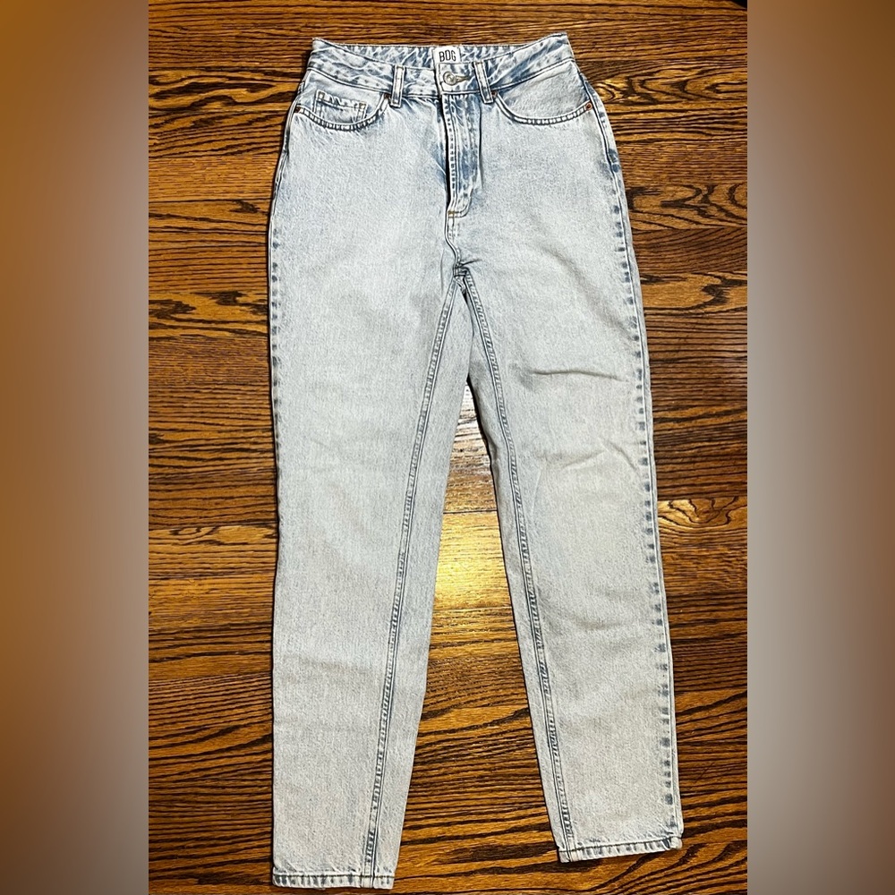 Urban Outfitters BDG Jeans Mom High-Rise Women's Size 26 Light Wash Denim